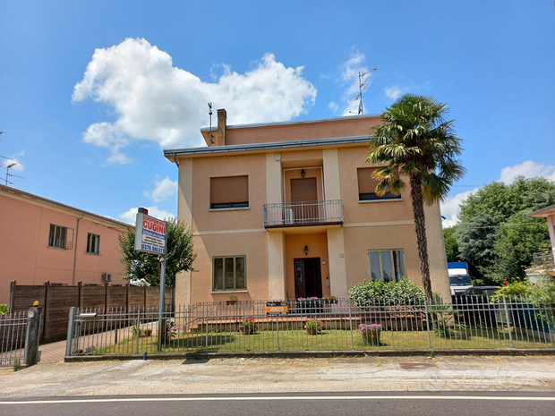 10 rooms Villa in Suzzara, Italy No. 281268