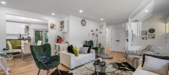 5 bedrooms House in British Columbia, Canada No. 1319 6