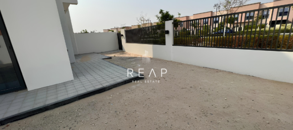 4 bedrooms Townhouse in Dubai Land, UAE No. 30892 7