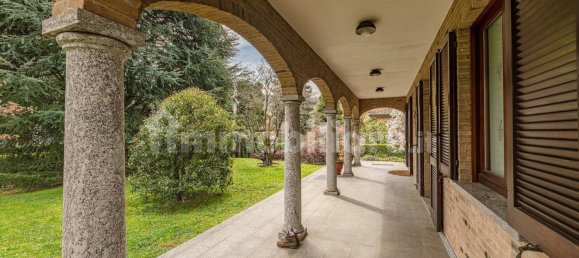 3 bedrooms Villa in Brivio, Italy No. 337526 3