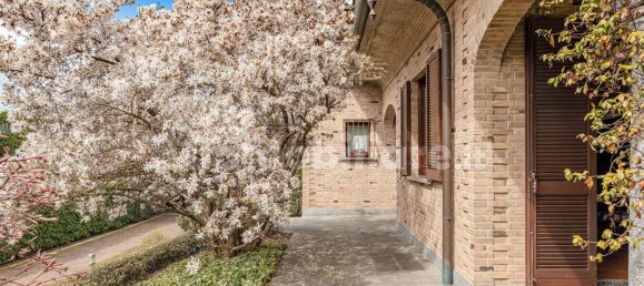 3 bedrooms Villa in Brivio, Italy No. 337526 13