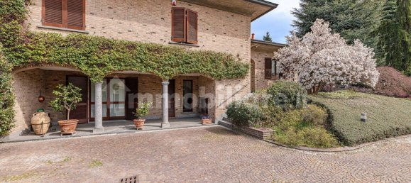 3 bedrooms Villa in Brivio, Italy No. 337526 10