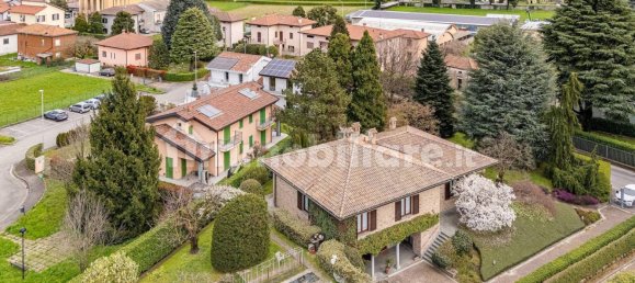 3 bedrooms Villa in Brivio, Italy No. 337526 6