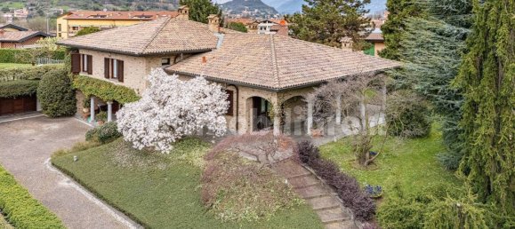 3 bedrooms Villa in Brivio, Italy No. 337526 2