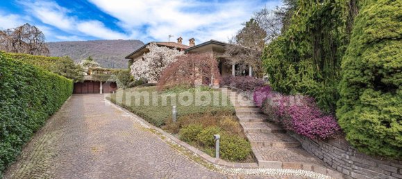 3 bedrooms Villa in Brivio, Italy No. 337526 8
