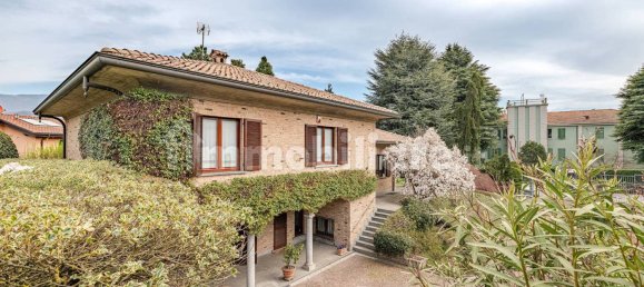 3 bedrooms Villa in Brivio, Italy No. 337526 21