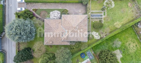 3 bedrooms Villa in Brivio, Italy No. 337526 14