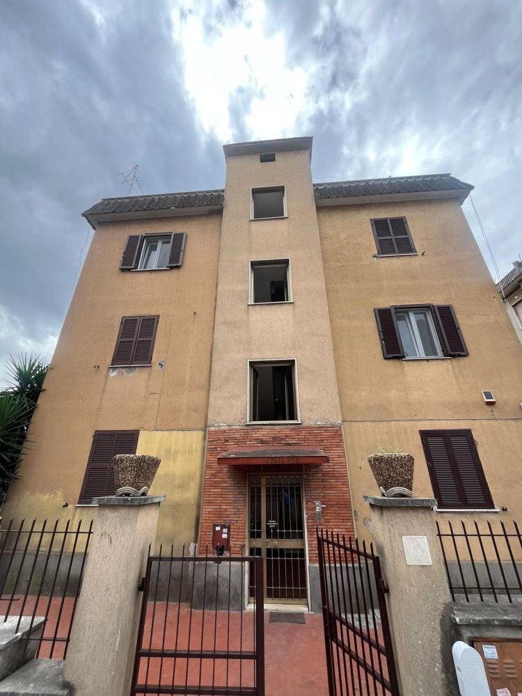 Квартира с 3 спальнями в Рим, Италия № 389569