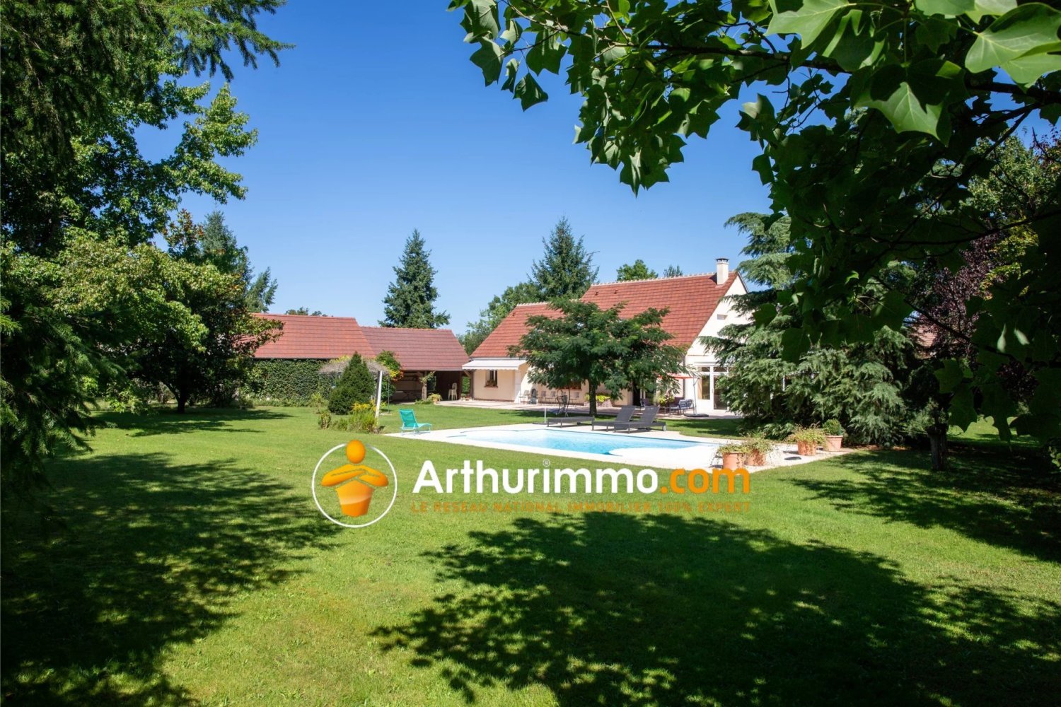 Casa de 5 dormitorios en La Ferte-Saint-Cyr, France No. 227630