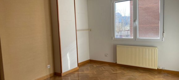 4 bedrooms Apartment in Valladolid, Spain No. 60210 24