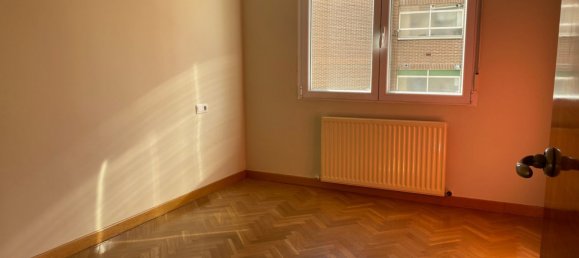 4 bedrooms Apartment in Valladolid, Spain No. 60210 30