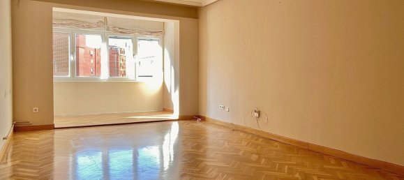 4 bedrooms Apartment in Valladolid, Spain No. 60210 2