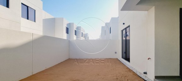 4 bedrooms Villa in Yas Island, UAE No. 29610 3