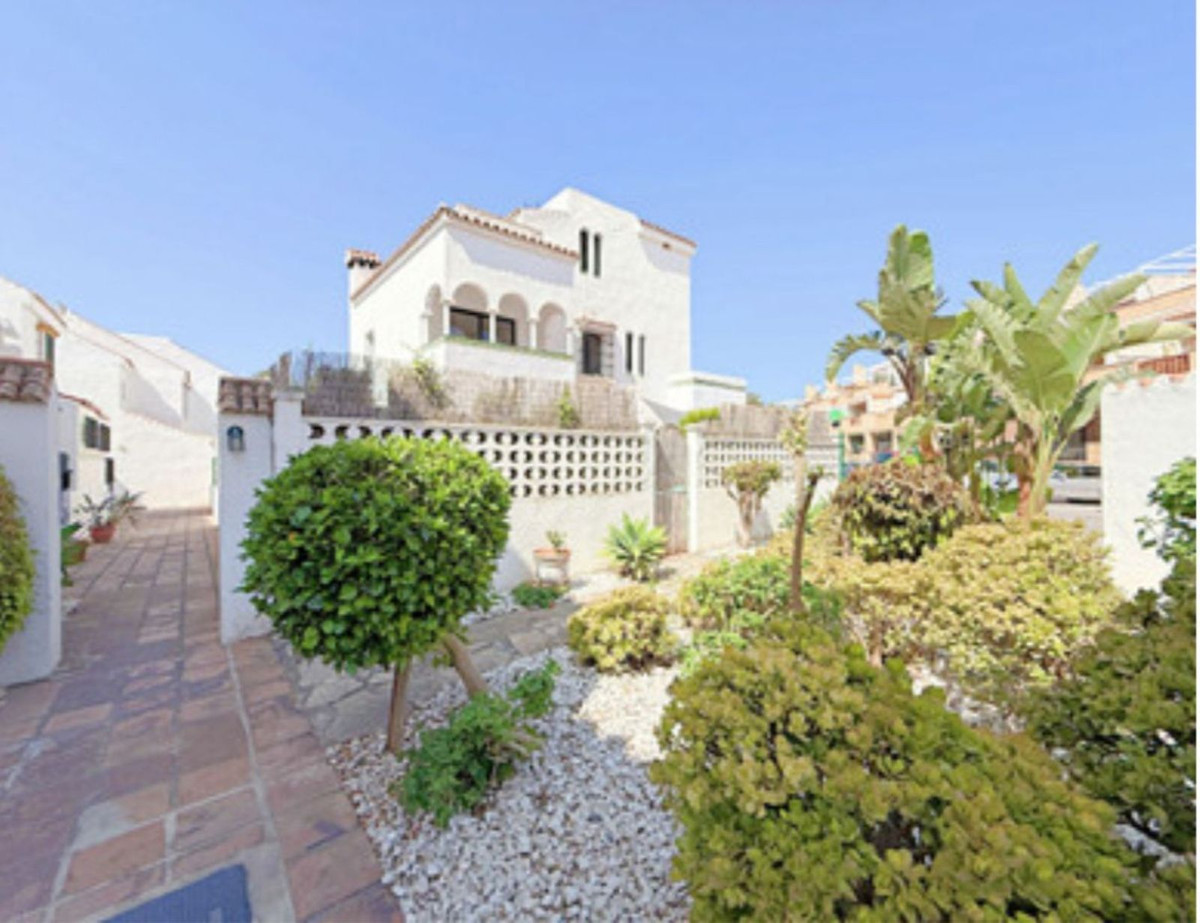 4 chambres Terrain à Manilva, Spain No. 135441