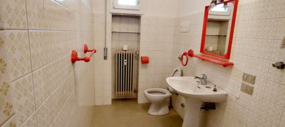 Квартира с 4 комнатами в Азоло, Италия № 177571 17