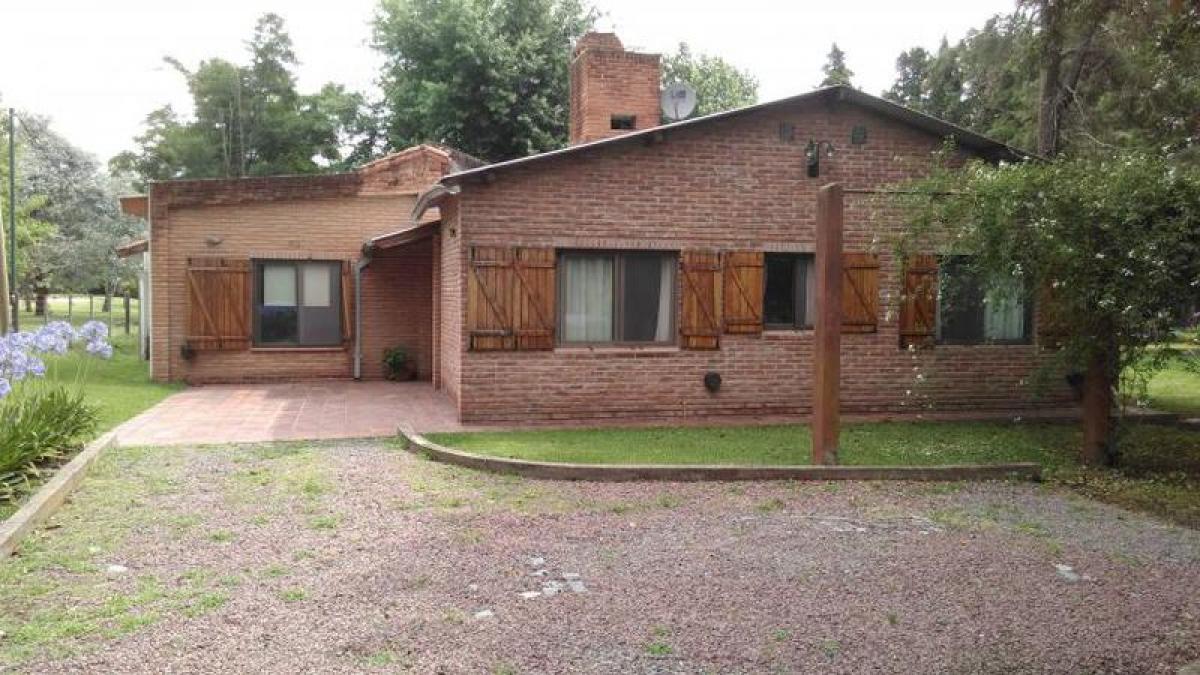3 bedrooms Commercial property in Escobar, Argentina No. 23981