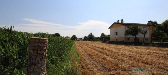 Terreno en Udine, Italy 2040 m² No. 23617 23