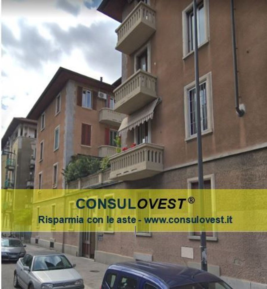 3 rooms Apartment in Milan, Italy No. 245407