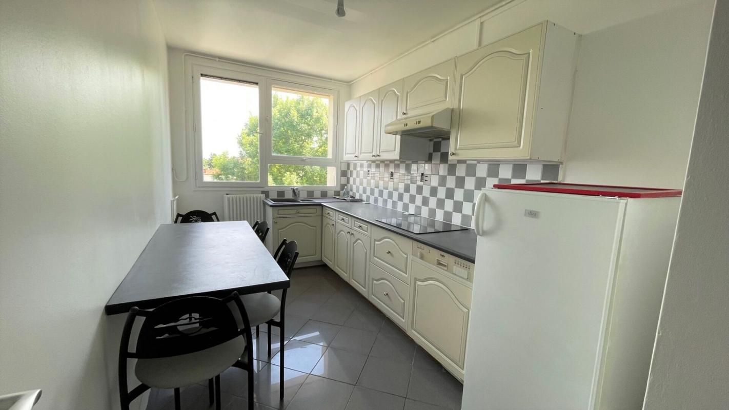 Квартира с 3 спальнями в Нёйи-Плезанс, Франция № 165935