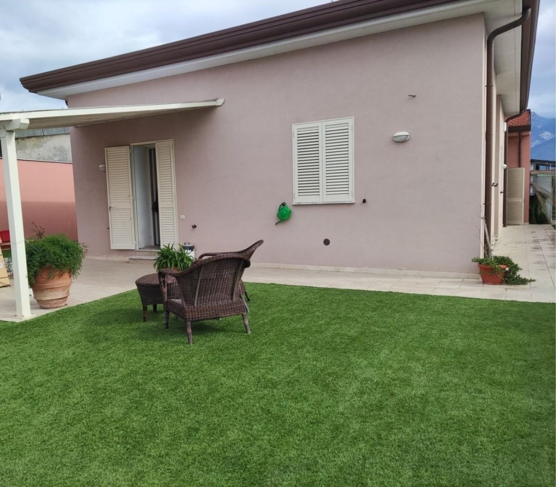 7 bedrooms Villa in Carrara, Italy No. 376032