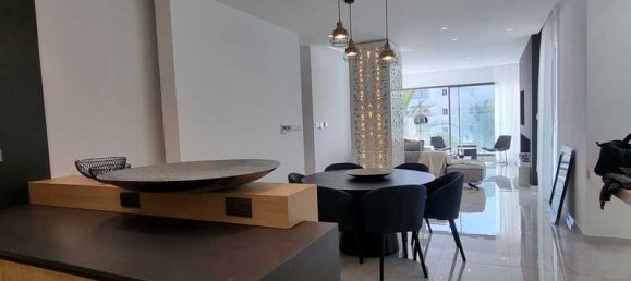 3 bedrooms Apartment in Limassol, Cyprus No. 16679 10