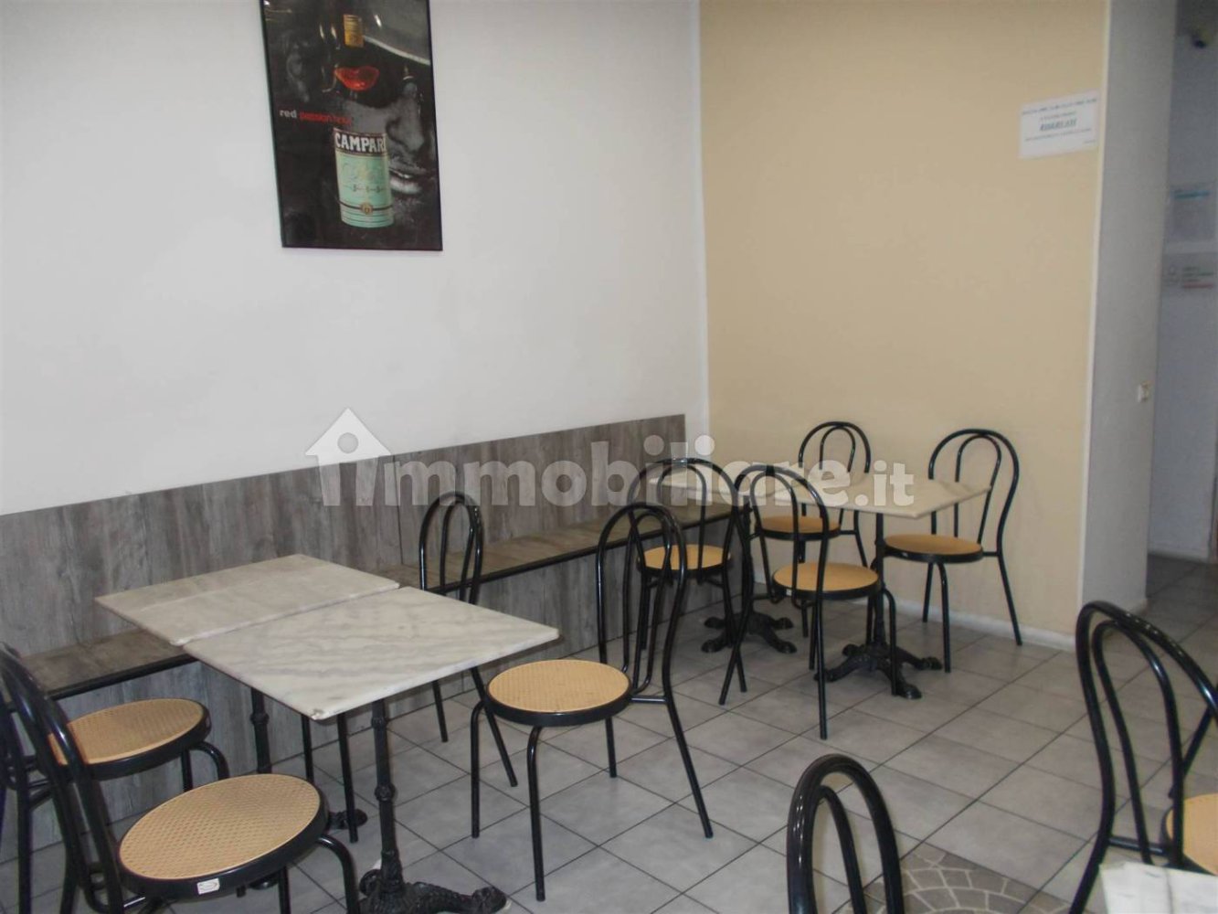 2 rooms Commercial property in Florence, Italy No. 41488