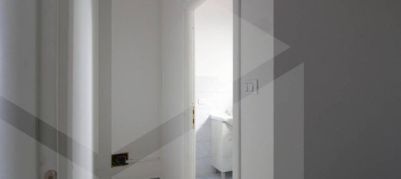 30m² Office in Bientina, Italy No. 27964 7