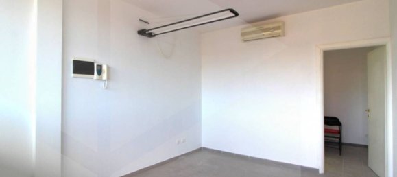 30m² Office in Bientina, Italy No. 27964 5