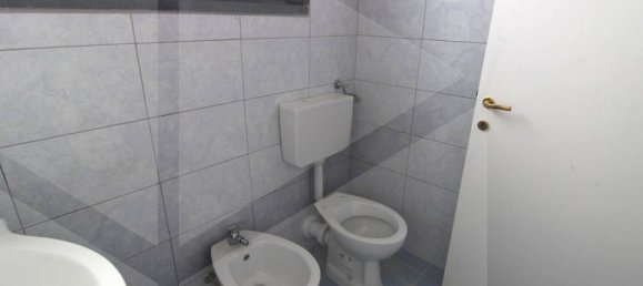 30m² Office in Bientina, Italy No. 27964 8