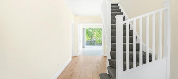 4 bedrooms House in Barnet, United Kingdom No. 6457 6