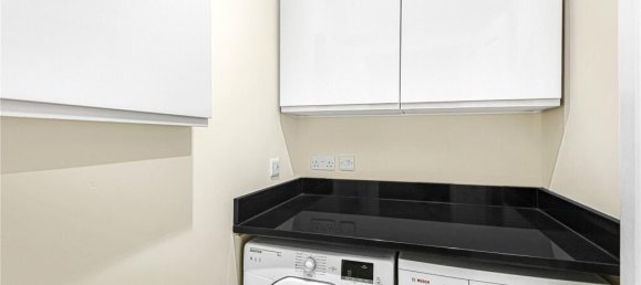 4 bedrooms House in Barnet, United Kingdom No. 6457 9