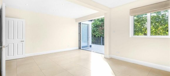 4 bedrooms House in Barnet, United Kingdom No. 6457 7