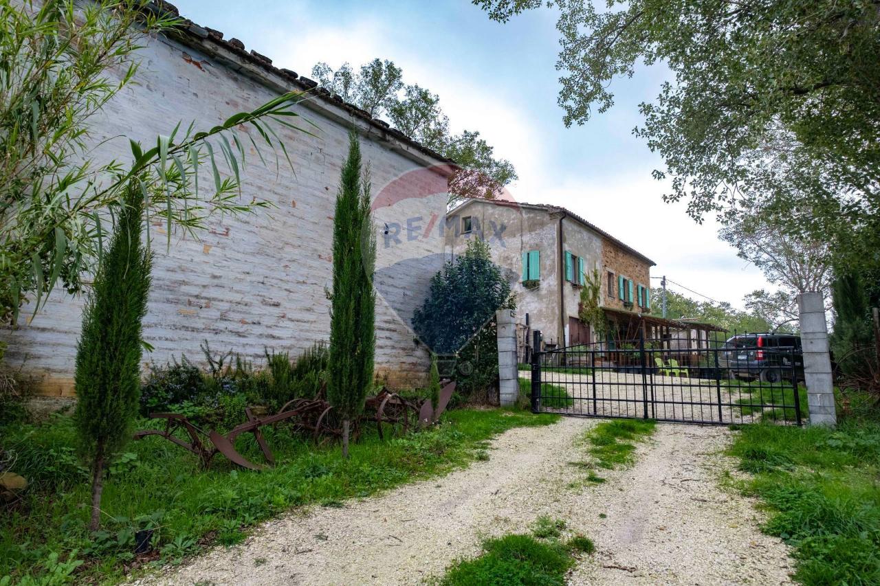 6-Zimmer Haus in Serra San Quirico, Italy, Nr. 6036