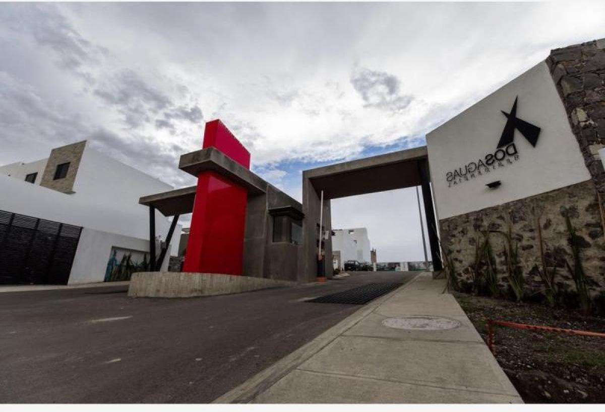 3 bedrooms House in El Marques, Mexico No. 168818