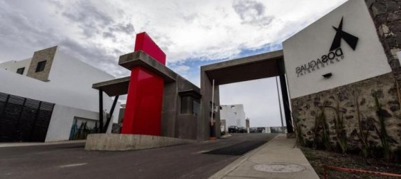 3 bedrooms House in El Marques, Mexico No. 168818 2