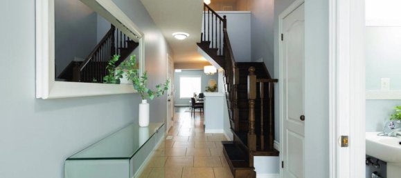 3 bedrooms House in Hamilton, Canada No. 759 3