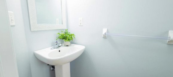 3 bedrooms House in Hamilton, Canada No. 759 5