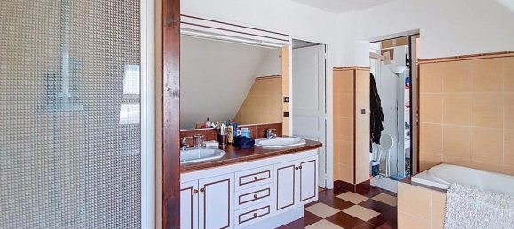 Casa de 5 dormitorios en Villecresnes, France No. 294975 4