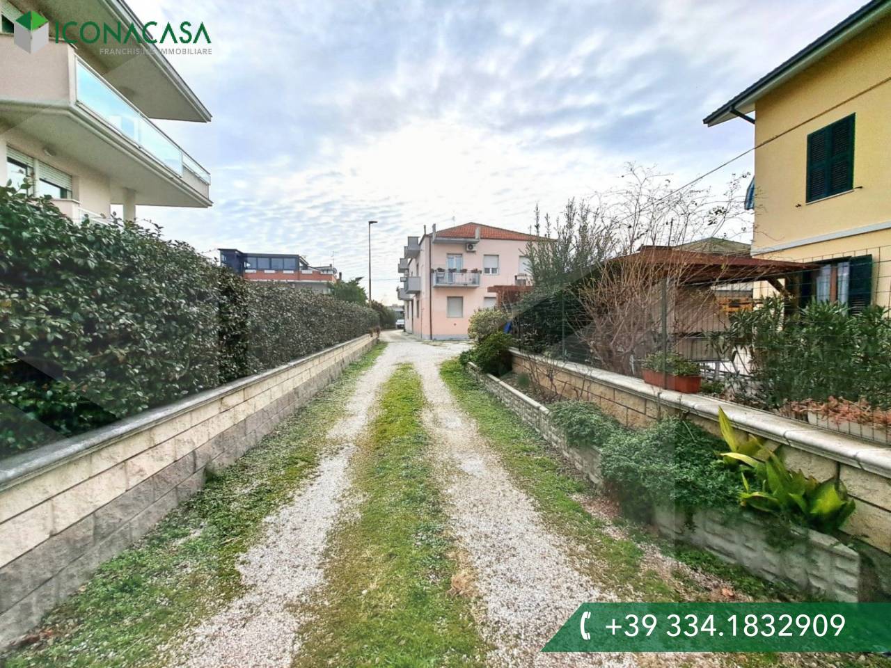 4 rooms Apartment in Pescara, Italy No. 17145