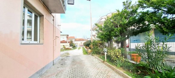 4 rooms Apartment in Pescara, Italy No. 17145 2