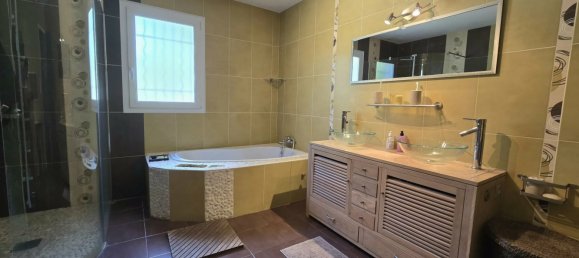 4 Schlafzimmer Haus in Charente, France, Nr. 277477 11