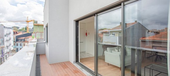 3 bedrooms Apartment in Porto, Portugal No. 97139 12