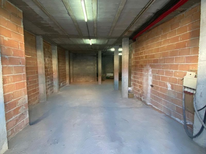  Commercial property in Granada, Spain No. 219621