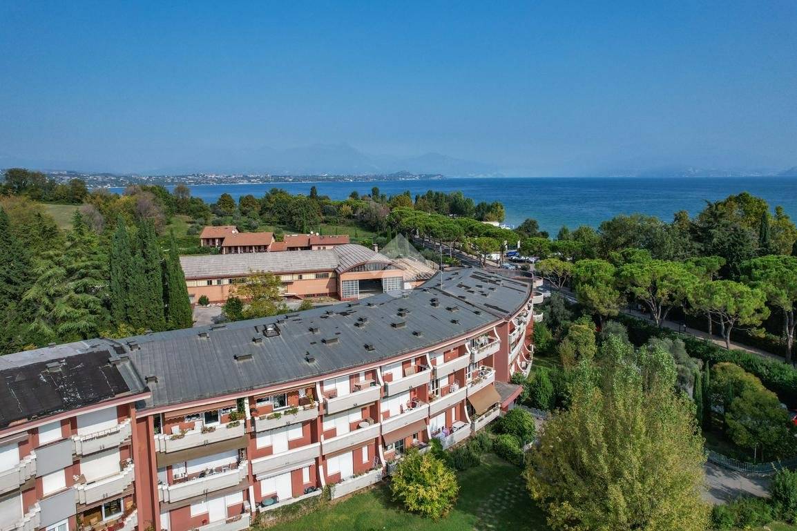 2 bedrooms Apartment in Desenzano del Garda, Italy No. 127503