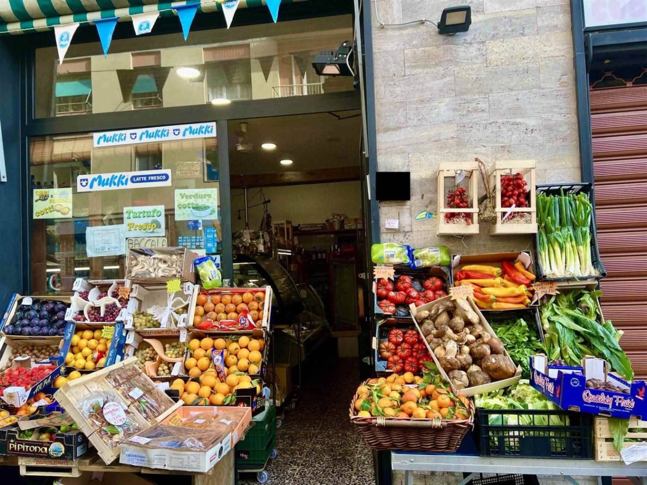 2 rooms Commercial property in Florence, Italy No. 39649