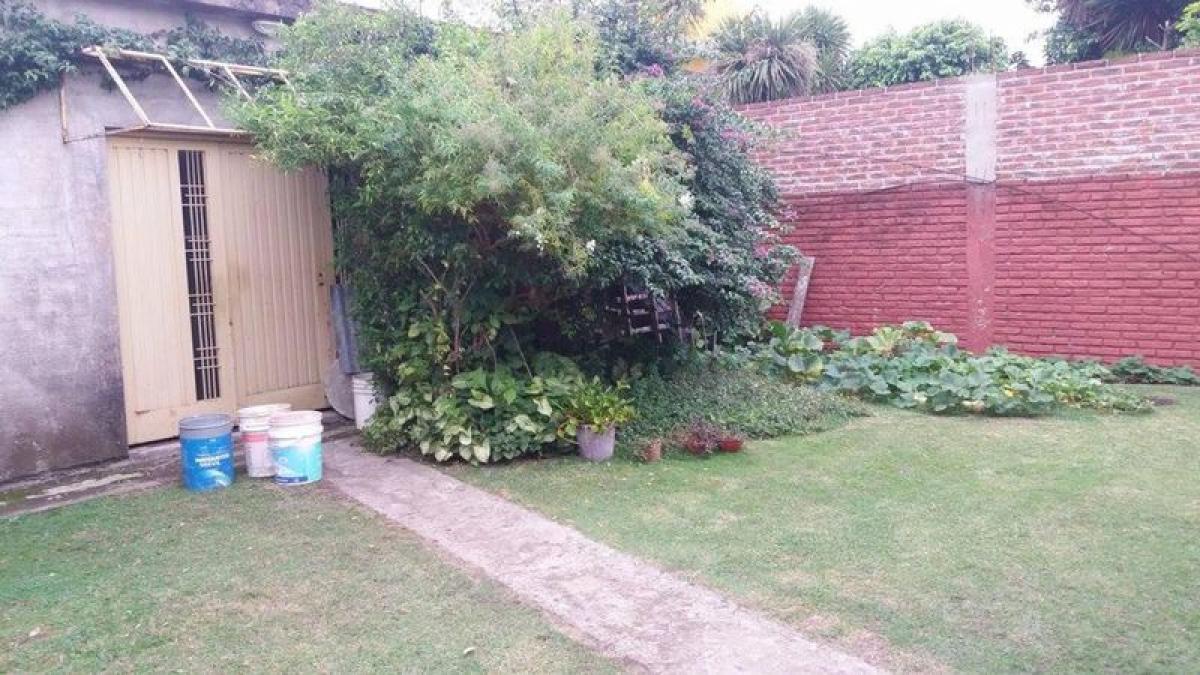 Casa de 2 dormitorios en Bermúdez, Argentina No. 1593