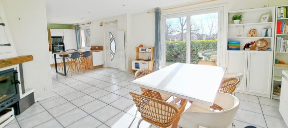 3 bedrooms House in Montrond-les-Bains, France No. 275344 5