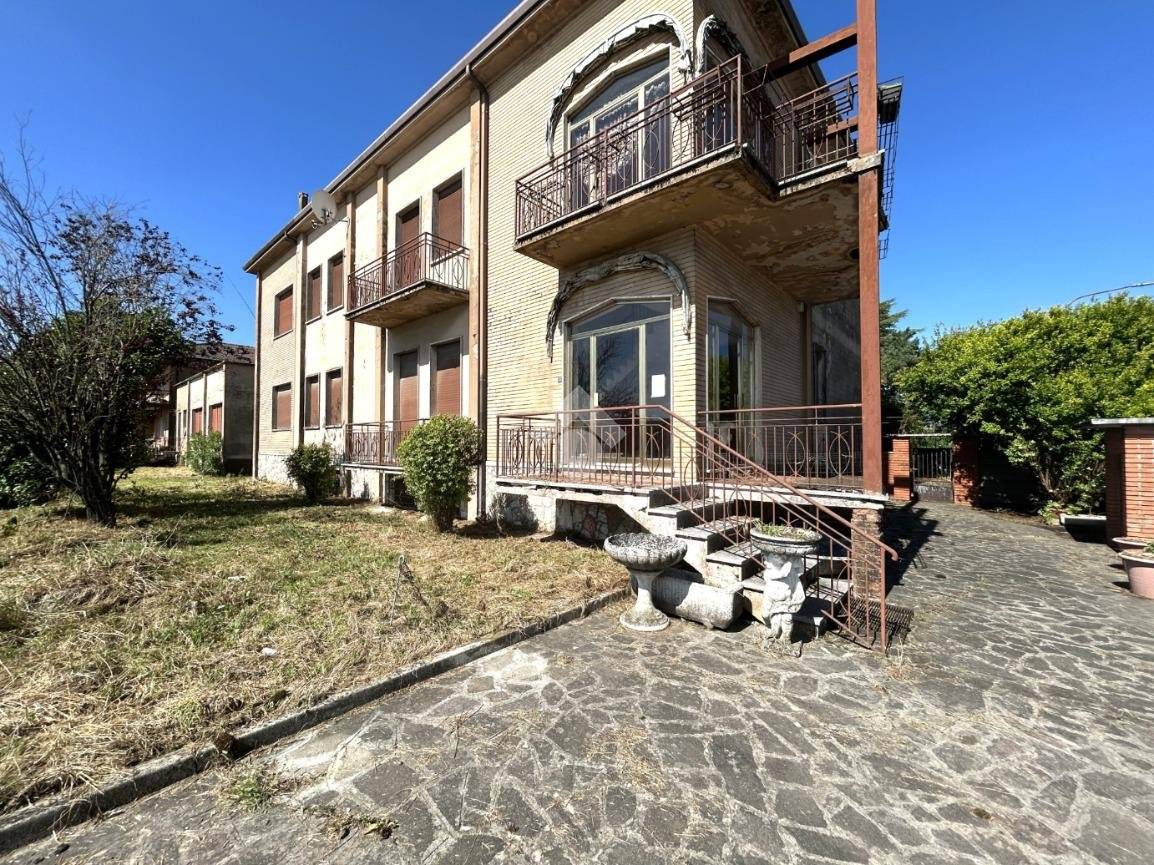 Villa de 6 dormitorios en Isola della Scala, Italy No. 272935