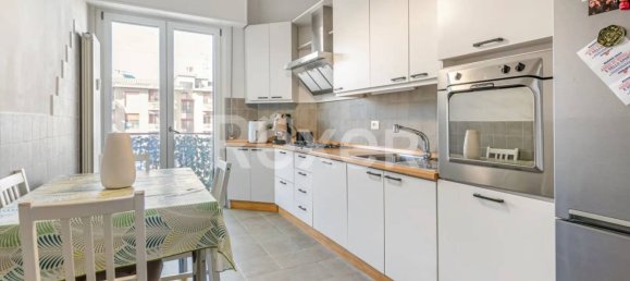 Квартира с 3 комнатами в Корсико, Италия № 181200 7