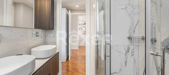 Квартира с 3 комнатами в Корсико, Италия № 181200 14